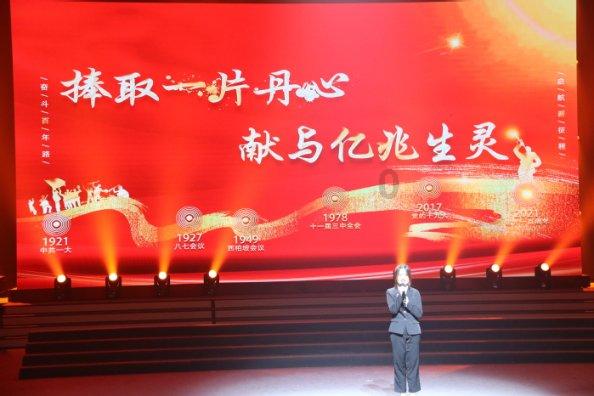 古稀老人患致盲眼疾郁郁寡欢，辗转千里来汉求医获光明